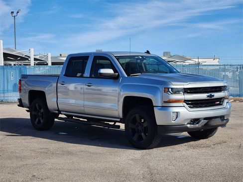 Used 2018 Chevrolet Silverado 1500 LT w/ Texas Edition image 2