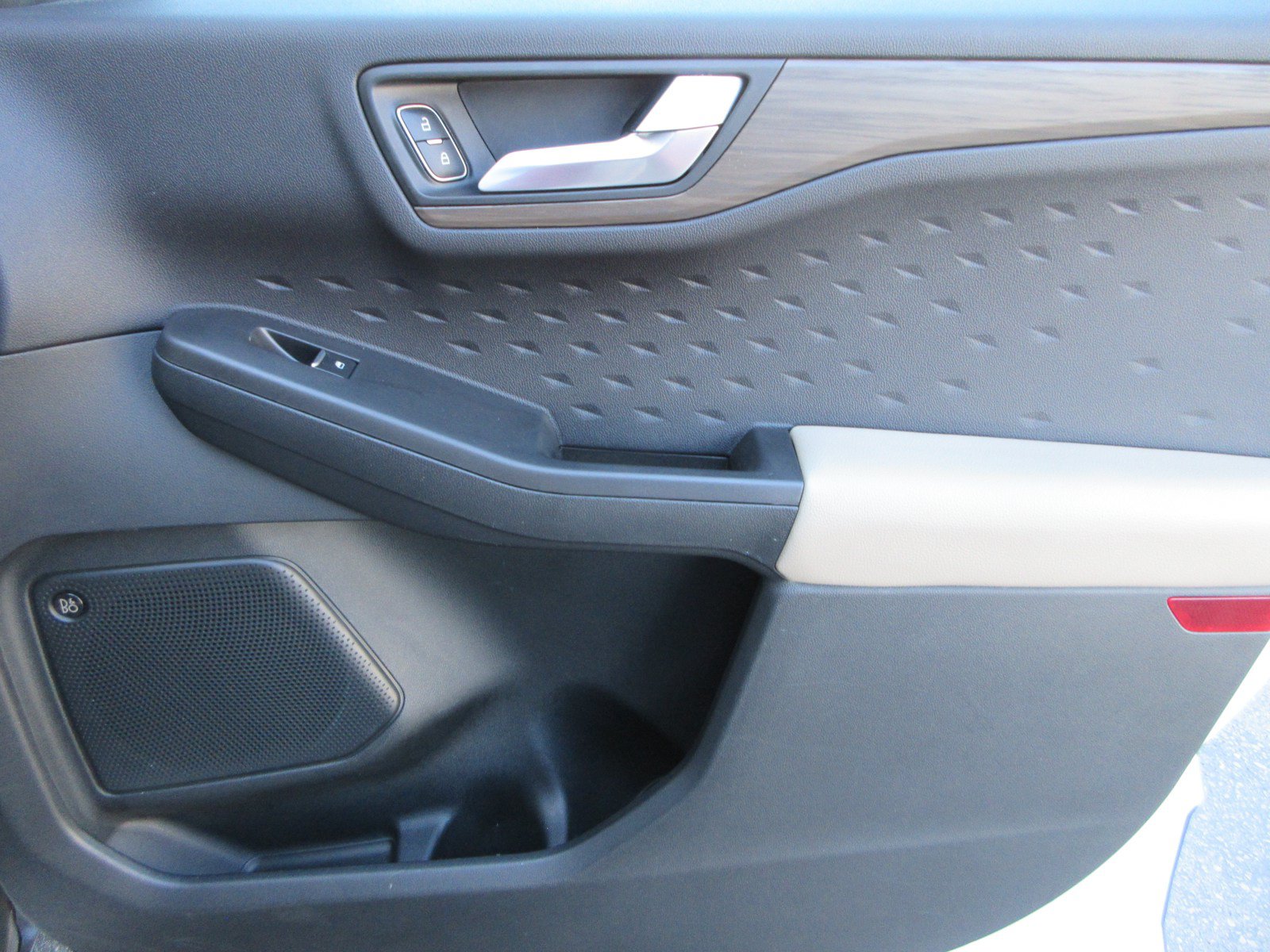 Used 2020 Ford Escape Titanium FWD image 23