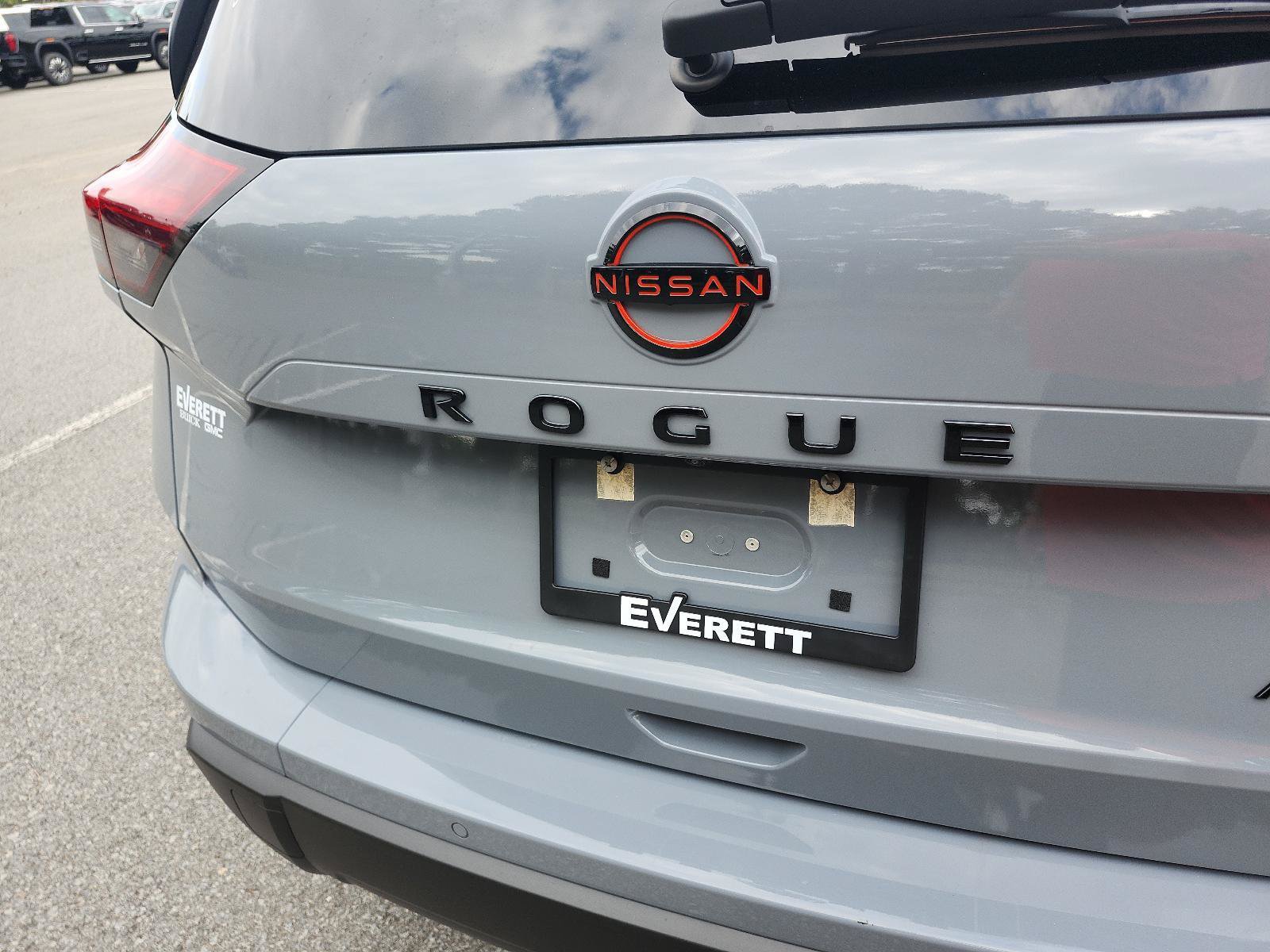 Used 2025 Nissan Rogue SV AWD/4WD image 4