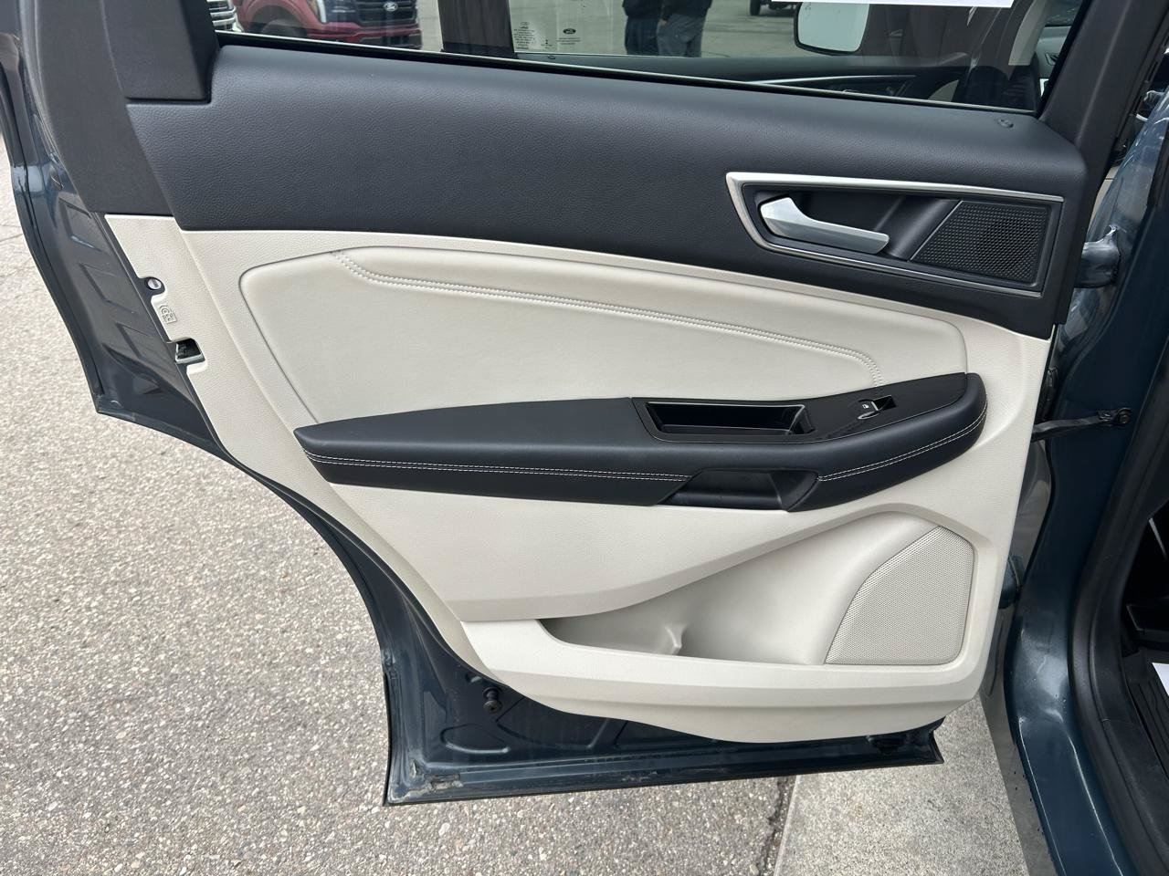 Used 2019 Ford Edge Titanium w/ Cold Weather Package AWD/4WD image 13