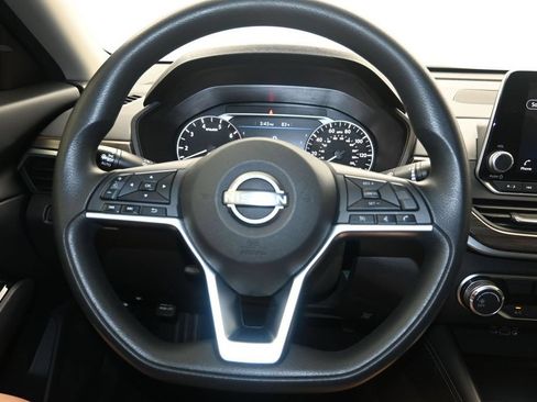 Used 2023 Nissan Altima 2.5 SV FWD image 13