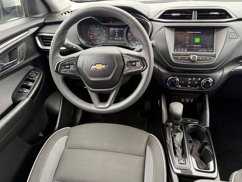 Used 2023 Chevrolet TrailBlazer LT FWD image 8