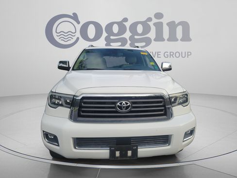 Used 2019 Toyota Sequoia Limited w/ Safety & Convenience Package AWD/4WD image 7