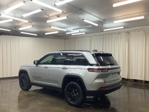 New 2026 Jeep Grand Cherokee Altitude AWD/4WD image 8