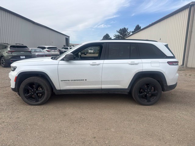 Used 2022 Jeep Grand Cherokee Altitude AWD/4WD image 7