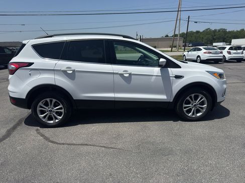 Used 2018 Ford Escape SE AWD/4WD image 2