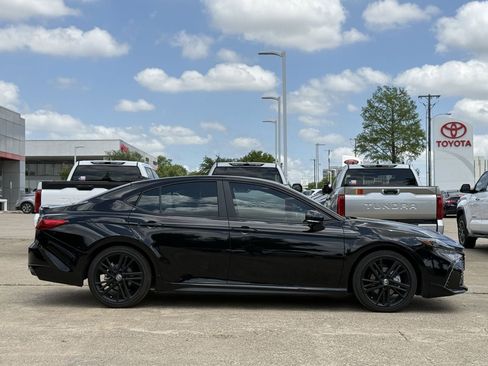 Used 2026 Toyota Camry XLE w/ Convenience Package image 3