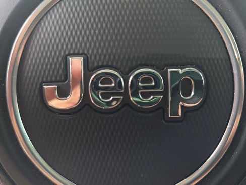 Used 2023 Jeep Wrangler Unlimited Sahara w/ Cold Weather Group AWD/4WD image 9