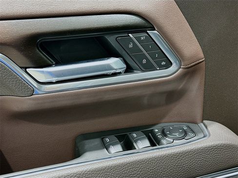 New 2025 GMC Sierra 2500 Denali w/ Denali Reserve Package image 18