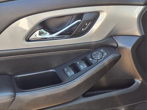 Used 2021 Chevrolet Traverse LS image 16