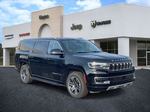 Used 2024 Jeep Wagoneer L Series II w/ Flexible Seating Group AWD/4WD image 1
