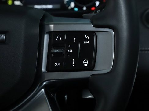 Used 2024 Land Rover Discovery Dynamic SE image 24