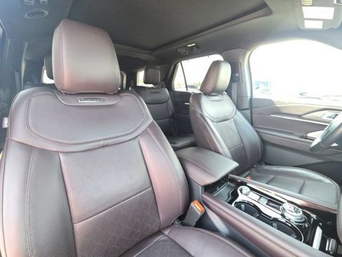 Used 2025 Ford Explorer Platinum RWD image 21
