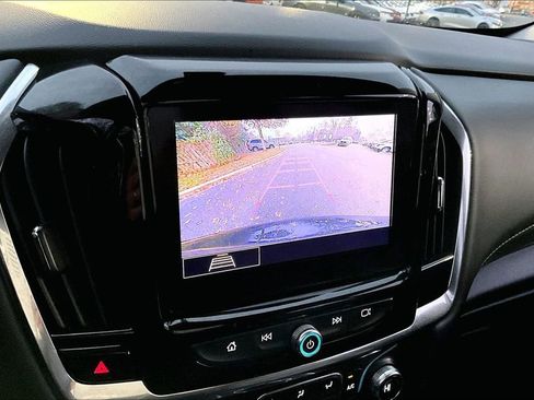 Used 2021 Chevrolet Traverse LT image 11