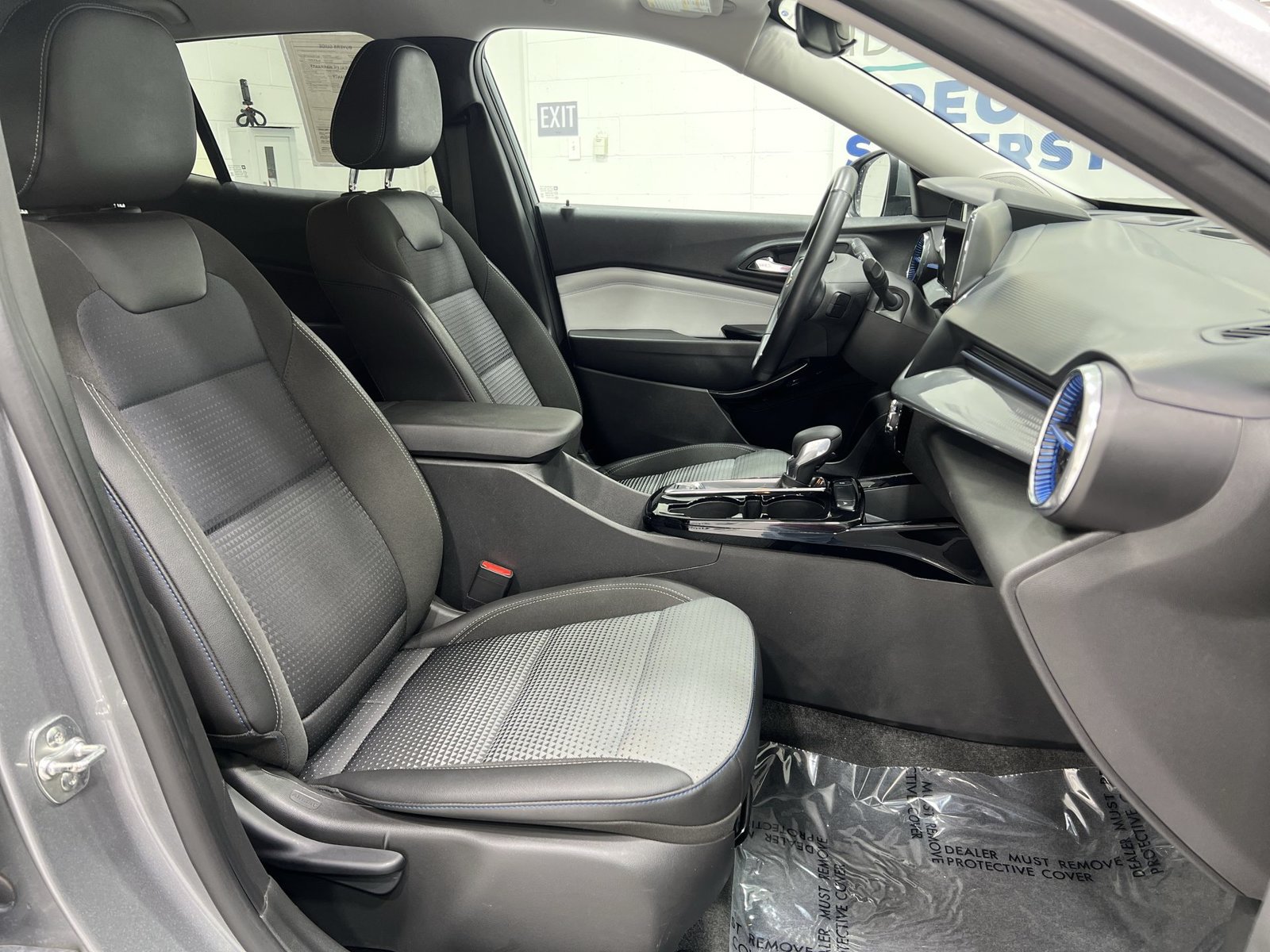 Used 2025 Chevrolet Trax LT w/ LT Convenience Package FWD image 24