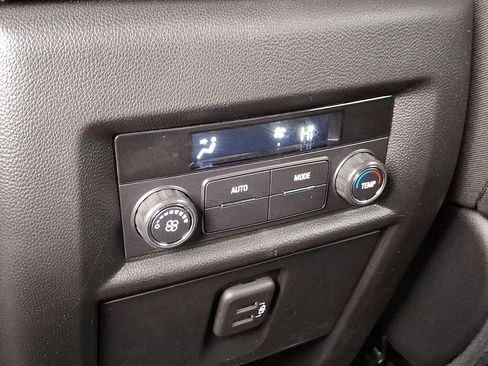 Used 2023 Chevrolet Traverse LT image 20