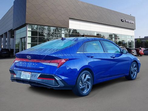 Certified 2025 Hyundai Elantra Limited image 2