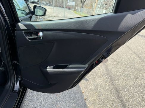 Used 2013 Hyundai Veloster w/ Style Pkg image 21