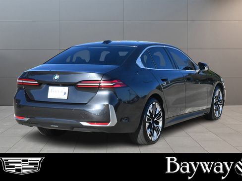 Used 2024 BMW 530i image 5
