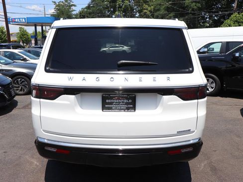 Used 2024 Jeep Wagoneer Series II AWD/4WD image 4