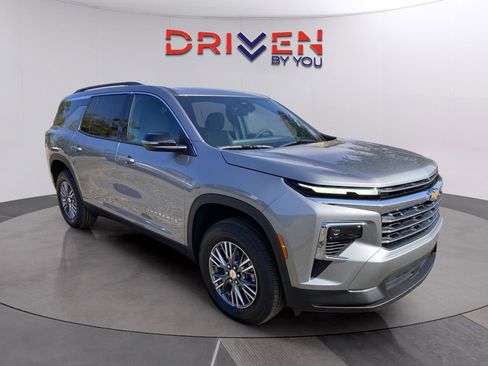 New 2026 Chevrolet Traverse LT image 8