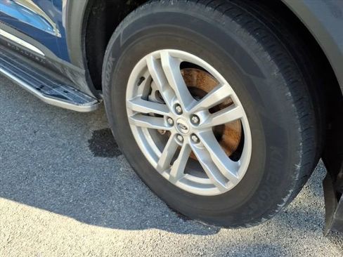 Used 2023 Ford Explorer XLT AWD/4WD image 4