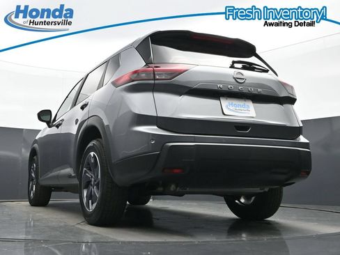 Used 2025 Nissan Rogue SV FWD image 31