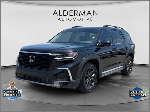 Used 2024 Honda Pilot Touring image 1