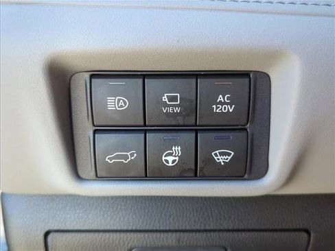 Used 2021 Toyota Highlander Limited image 23