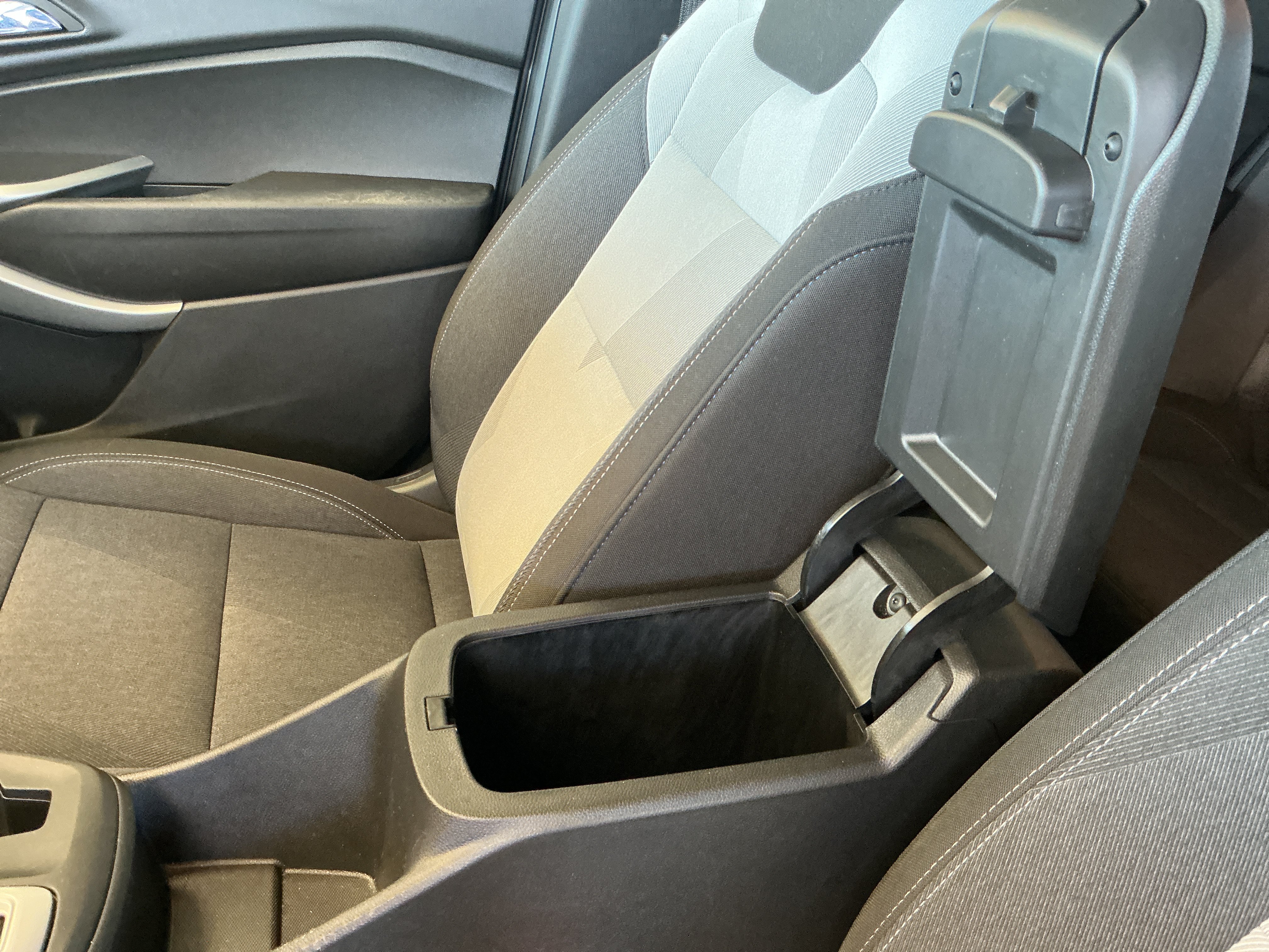 Used 2025 Chevrolet Trax LS w/ LS Convenience Package FWD image 30