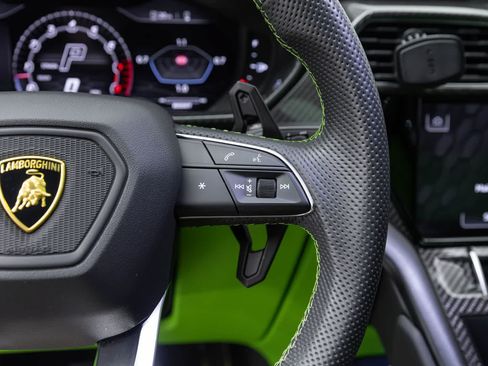 Used 2022 Lamborghini Urus AWD/4WD image 34
