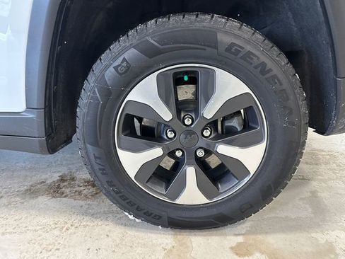 Used 2022 Jeep Grand Cherokee Limited 4xe image 16