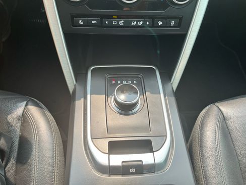 Used 2018 Land Rover Discovery Sport SE image 23