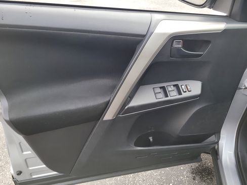 Used 2018 Toyota RAV4 LE image 16