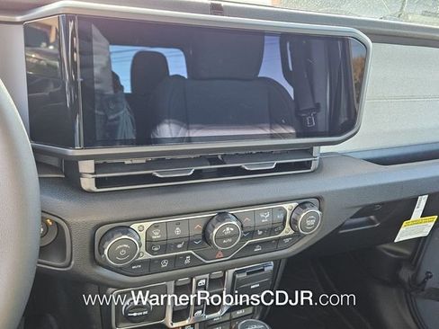 New 2026 Jeep Gladiator Sport image 18