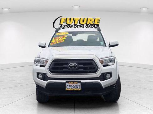 Certified 2022 Toyota Tacoma SR5 AWD/4WD image 2