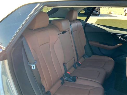 Used 2022 Audi Q8 Premium image 20