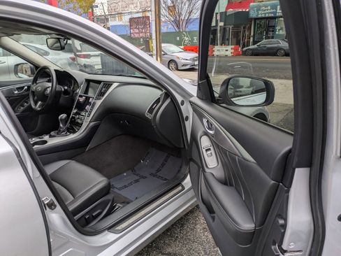 Used 2017 INFINITI Q50 2.0t image 9