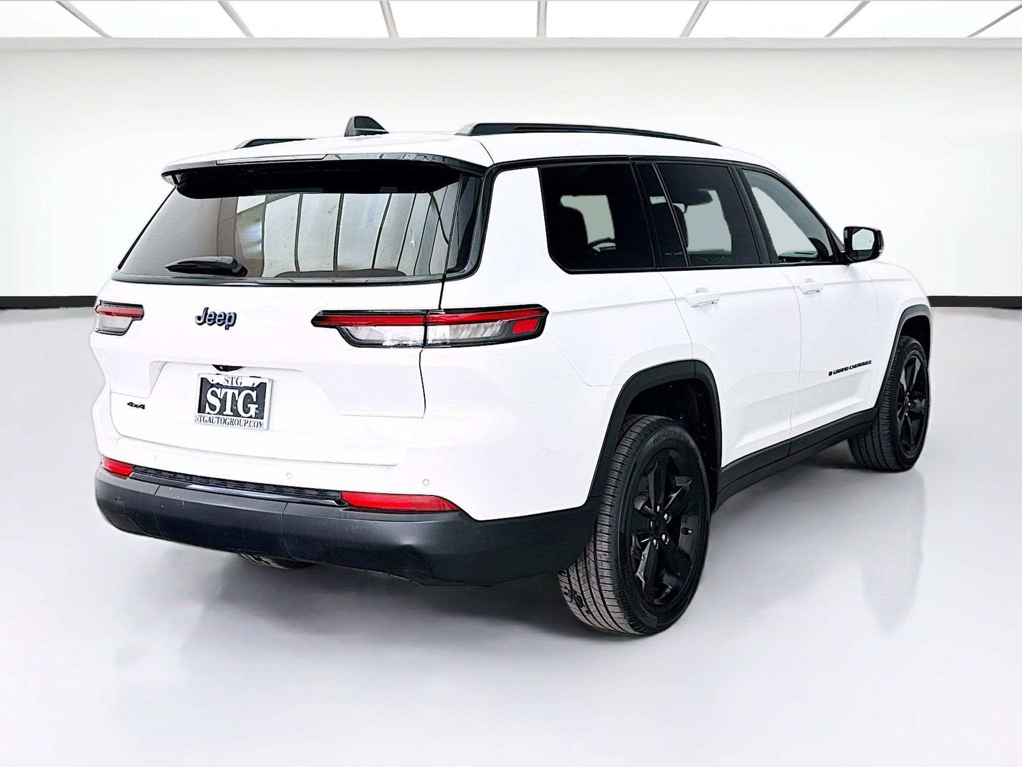 Used 2023 Jeep Grand Cherokee L Laredo AWD/4WD image 4