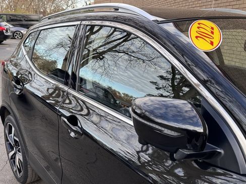 Used 2022 Nissan Rogue Sport SL w/ Premium Package image 7