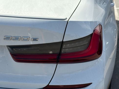 Used 2022 BMW 330e w/ M Sport Package RWD image 17