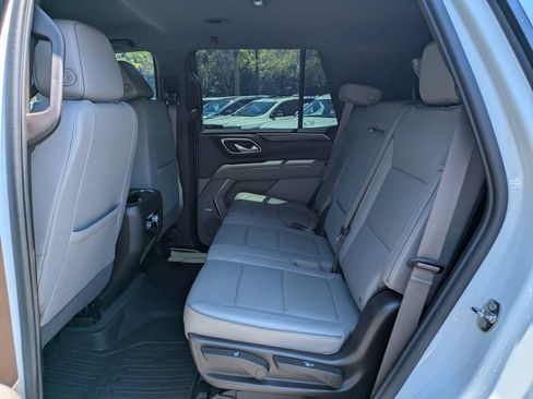 Used 2023 GMC Yukon SLT AWD/4WD image 14