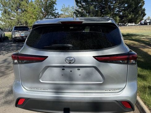Used 2021 Toyota Highlander XLE image 4