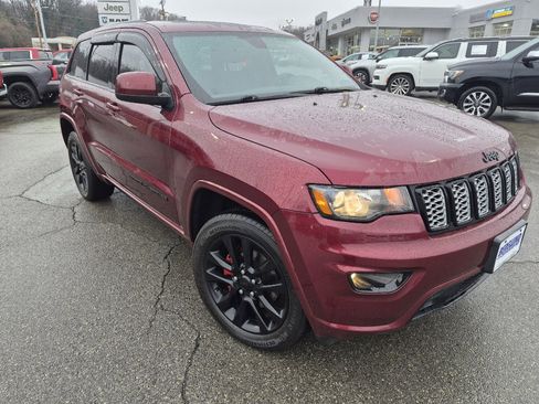 Used 2018 Jeep Grand Cherokee Altitude image 5