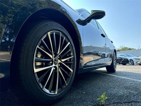 New 2025 Lexus ES 350 w/ Premium Package image 9