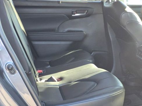 Used 2023 Toyota Highlander XLE image 20