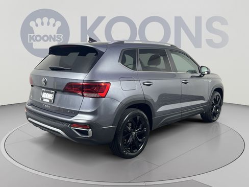 Used 2022 Volkswagen Taos SE w/ Driver Assistance Package AWD/4WD image 7