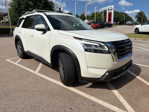 Used 2022 Nissan Pathfinder SL FWD image 5