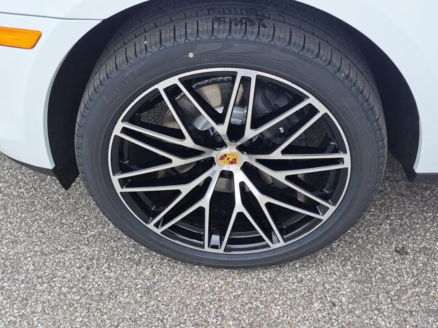 Used 2026 Porsche Macan AWD/4WD image 14