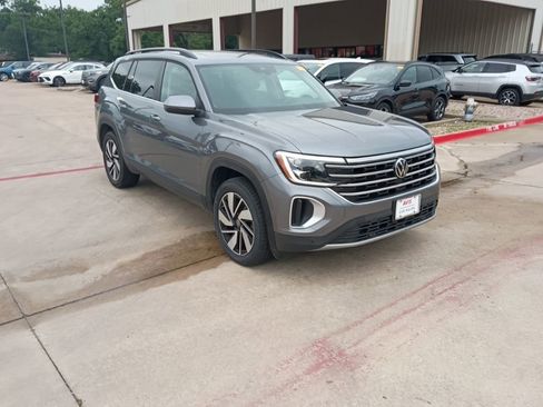 Used 2025 Volkswagen Atlas SE FWD image 6